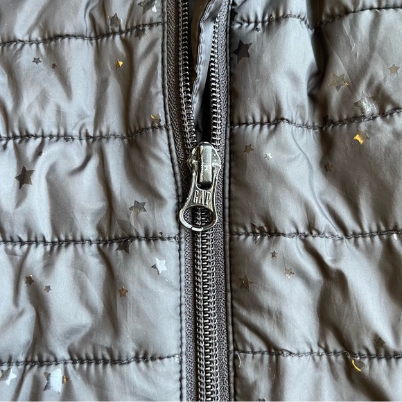 GAP Kids PrimaLoft black on black stars puffer jacket Unisex Size XS (4-5) - Picture 11 of 11
